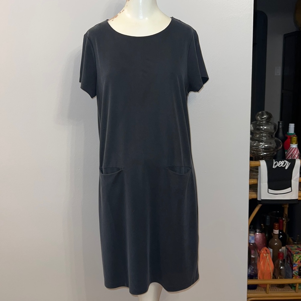 Tahari Navy Dress with Pockets Size Medium.
